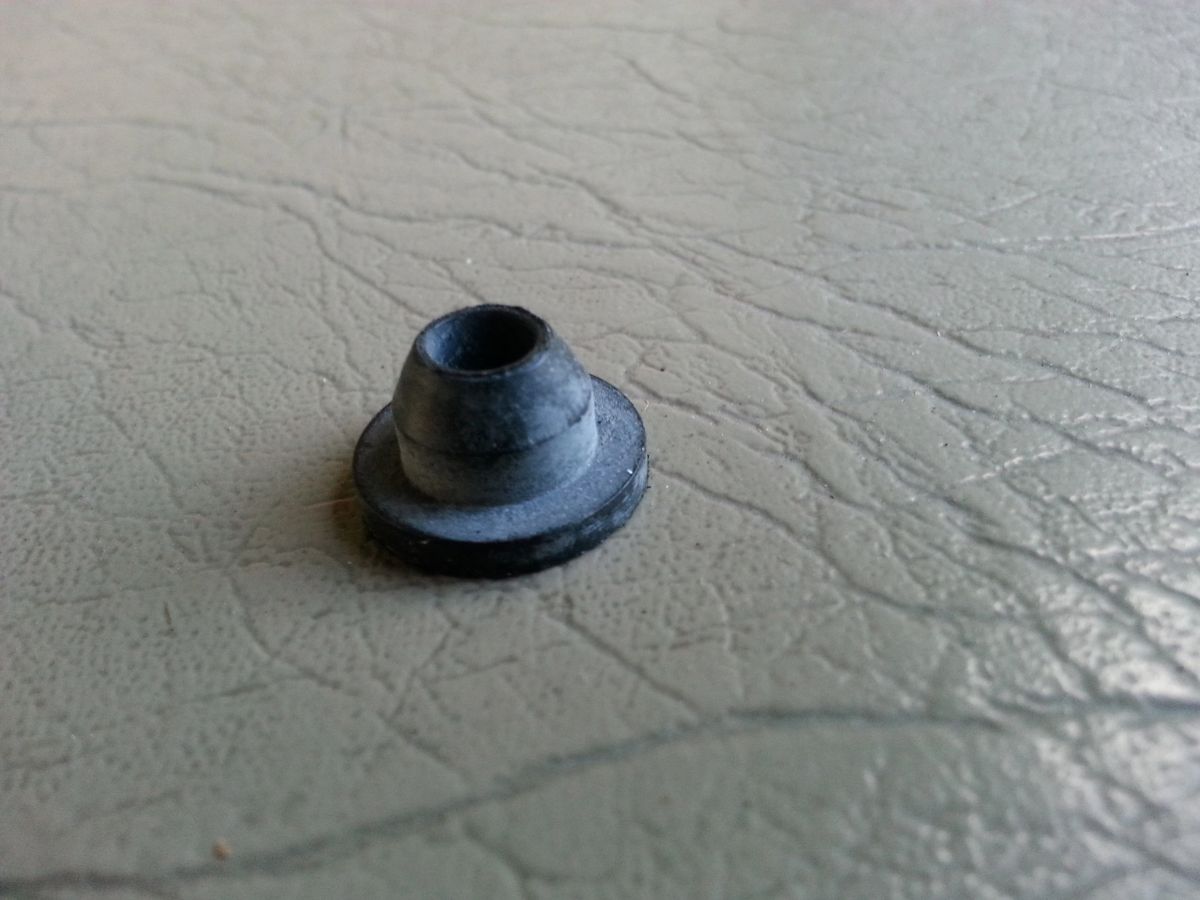 WINDSHIELD WASHER PUMP SEAL 443 955 465